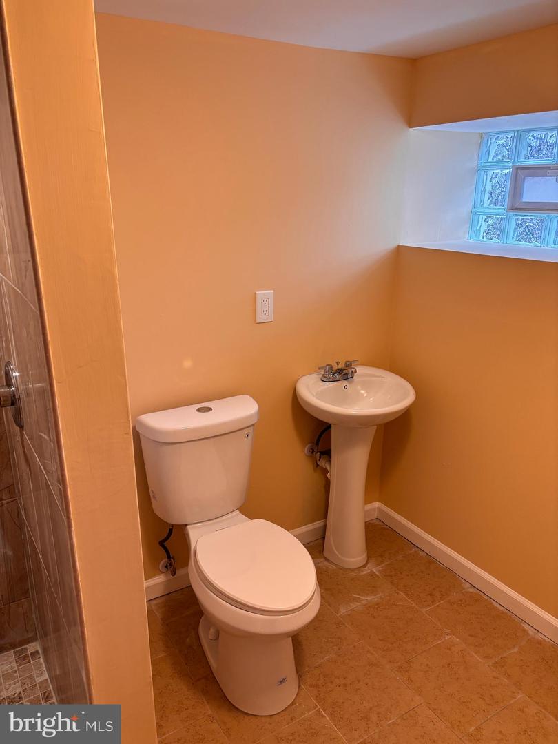 6442 N Sydenham St Property Photo 48