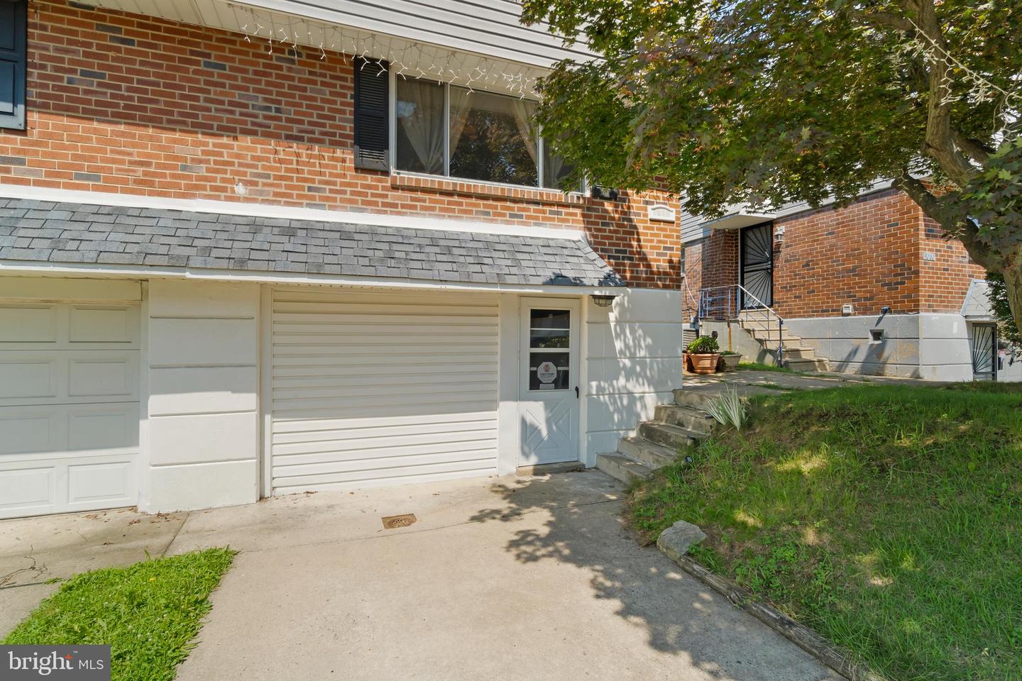9028 Brous Ave Property Photo 5