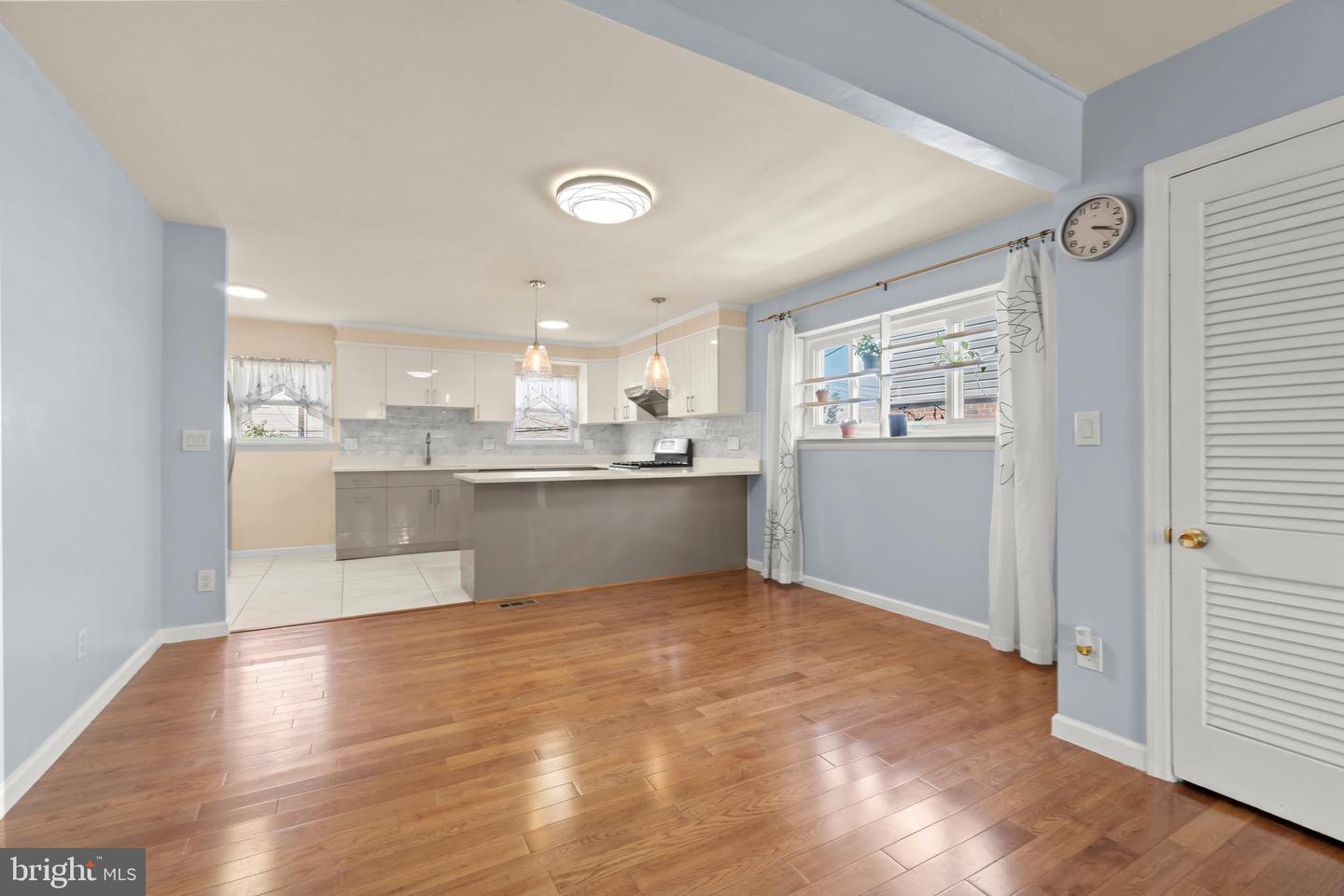 9028 Brous Ave Property Photo 12