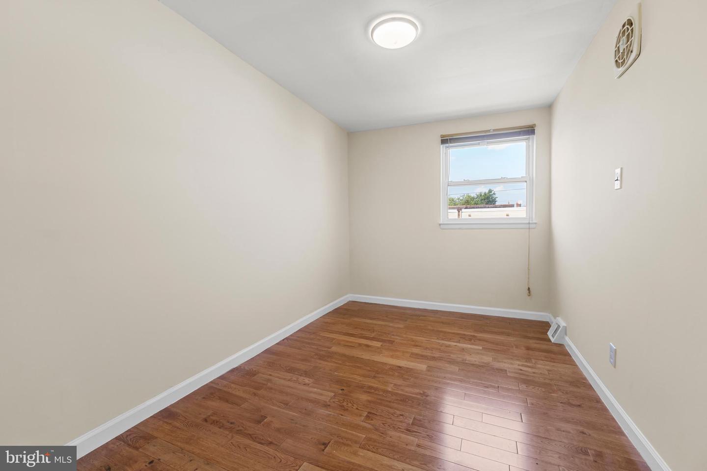 9028 Brous Ave Property Photo 18