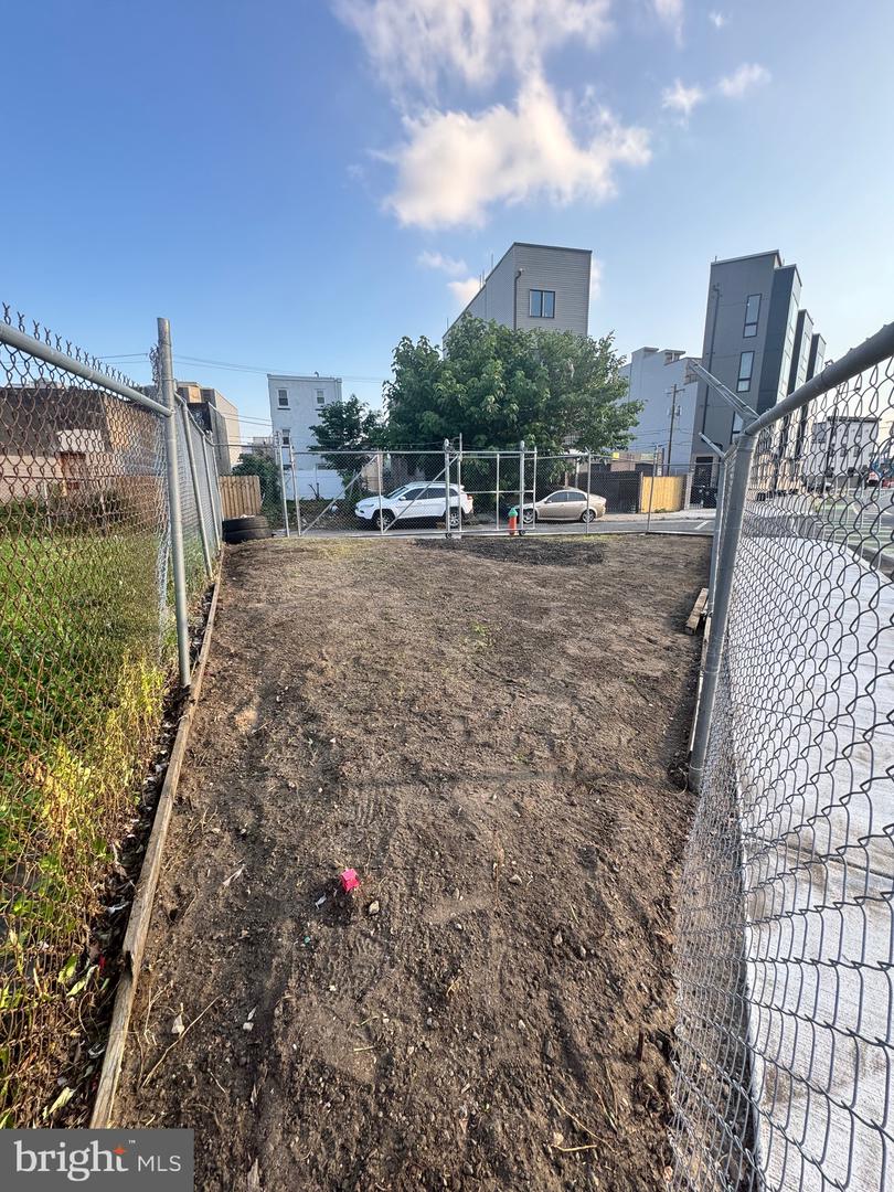 2717 Annin St Property Photo 3