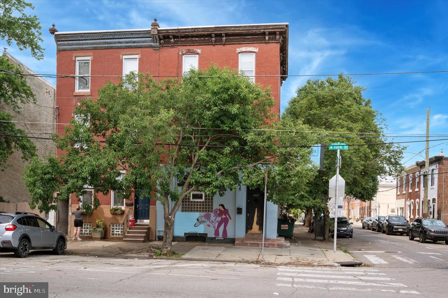 2327 E York St Property Photo 3