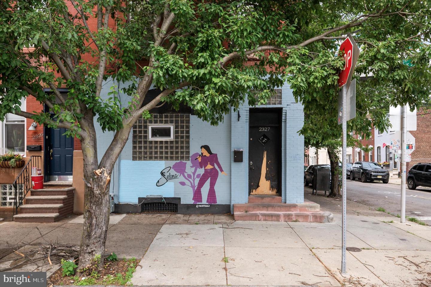 2327 E York St Property Photo 4
