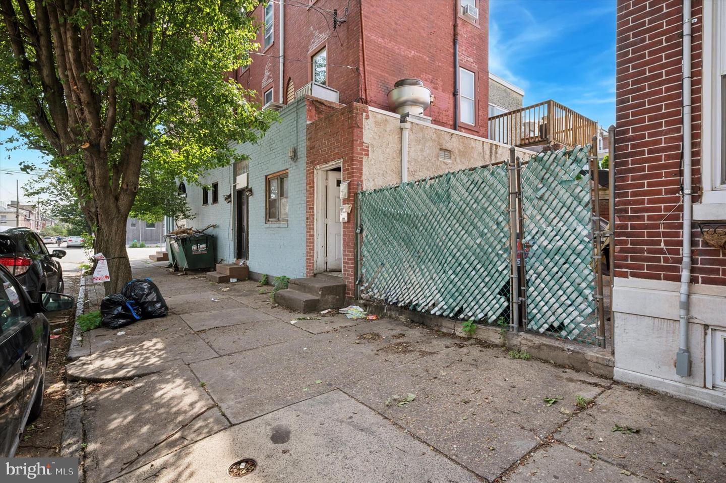 2327 E York St Property Photo 5
