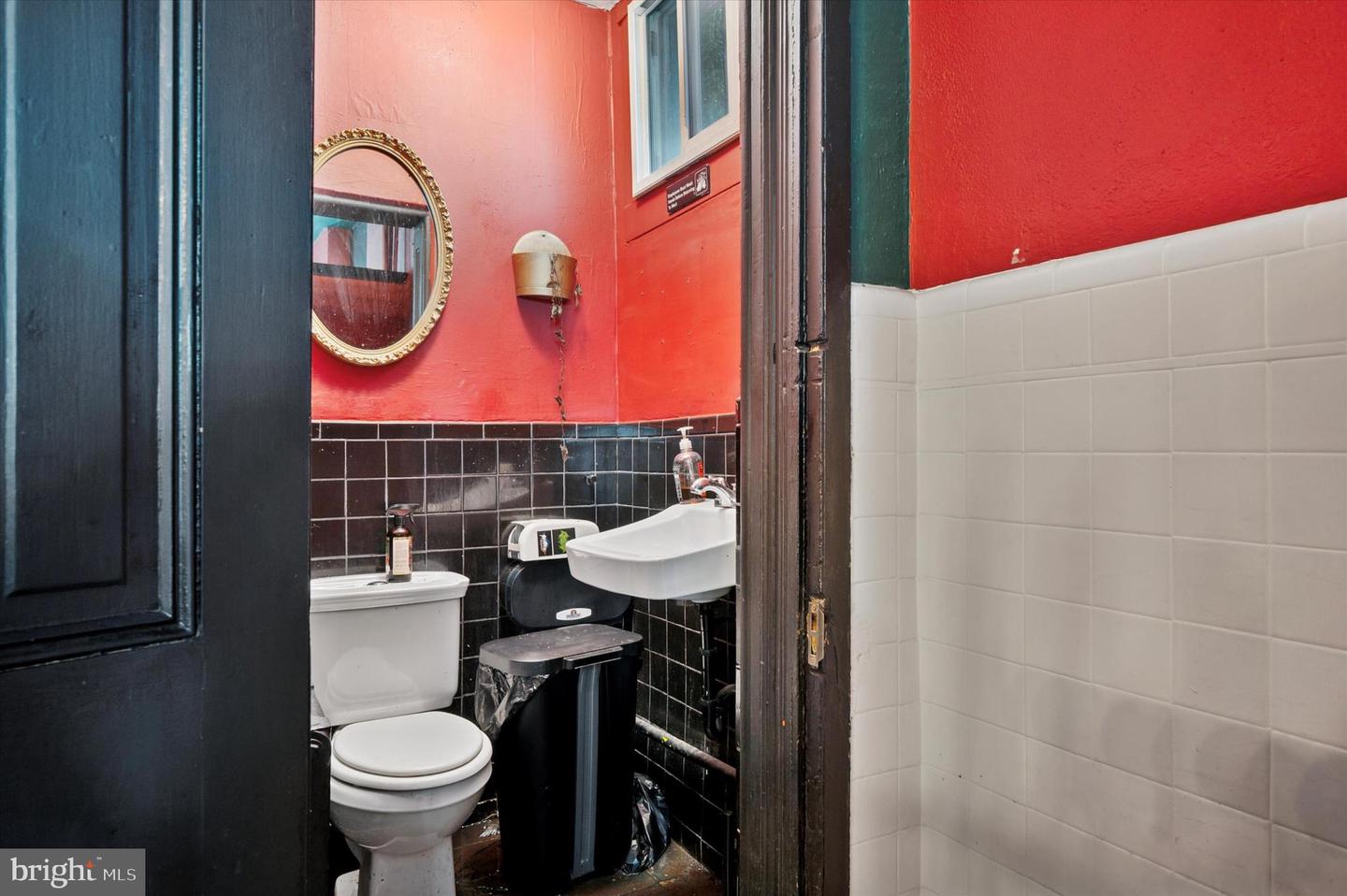 2327 E York St Property Photo 15