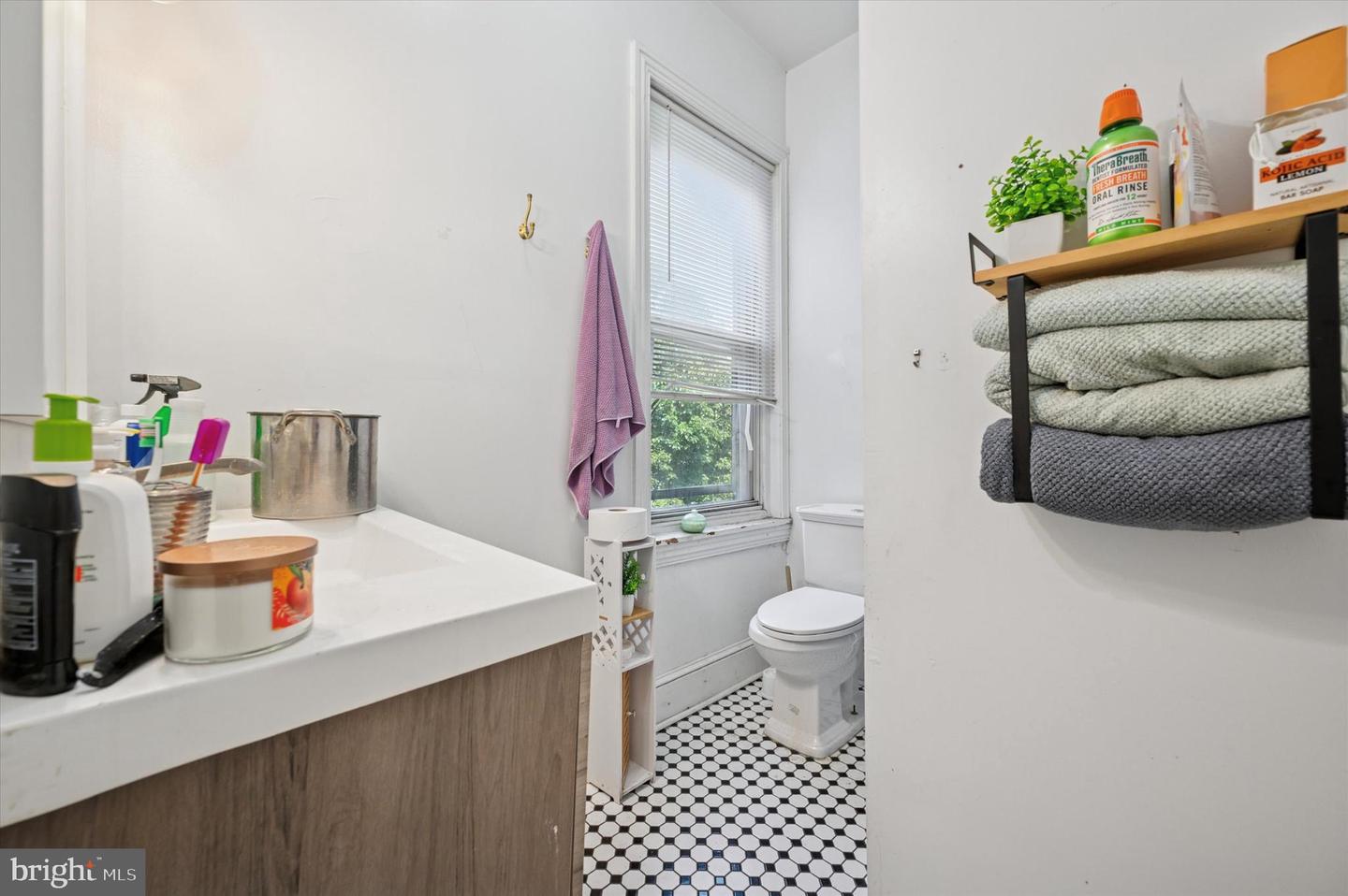 2327 E York St Property Photo 21