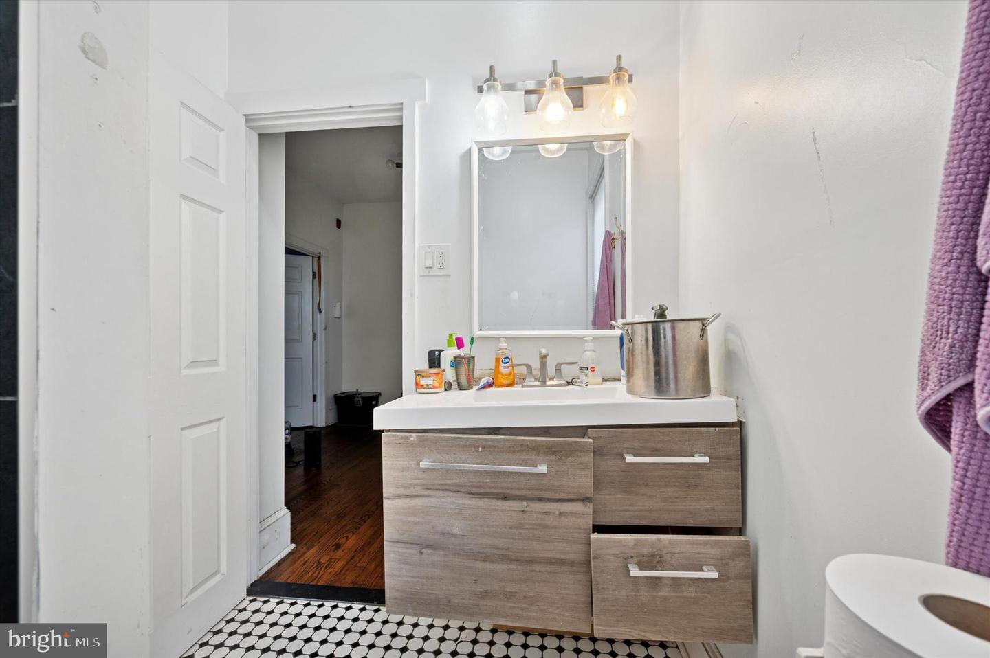 2327 E York St Property Photo 23