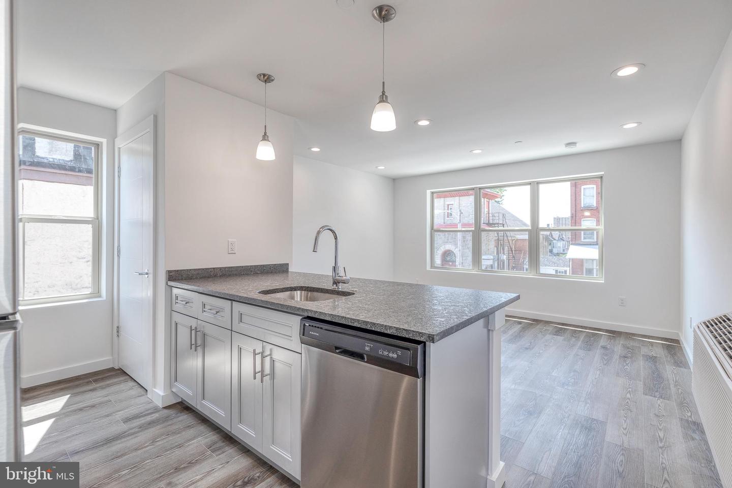 751 N 43rd St #unit 302 Property Photo 1