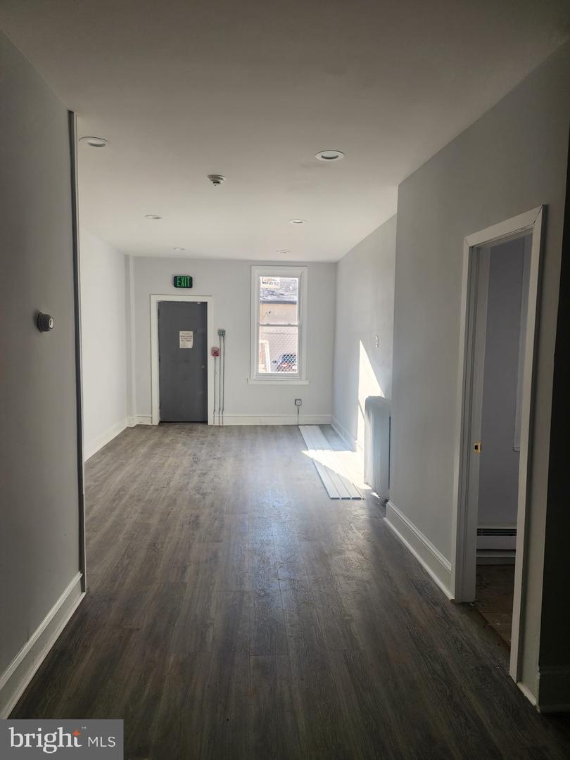 6020 Lansdowne Ave #storefront Property Photo 2