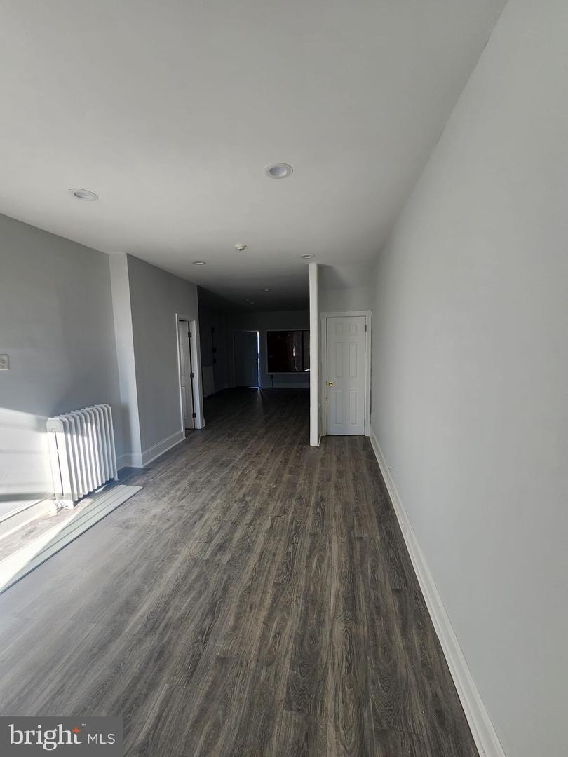6020 Lansdowne Ave #storefront Property Photo 3