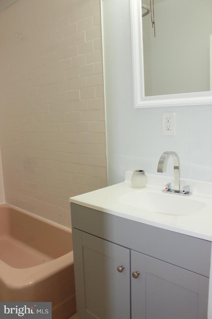 5932 Tackawanna St Property Photo 18