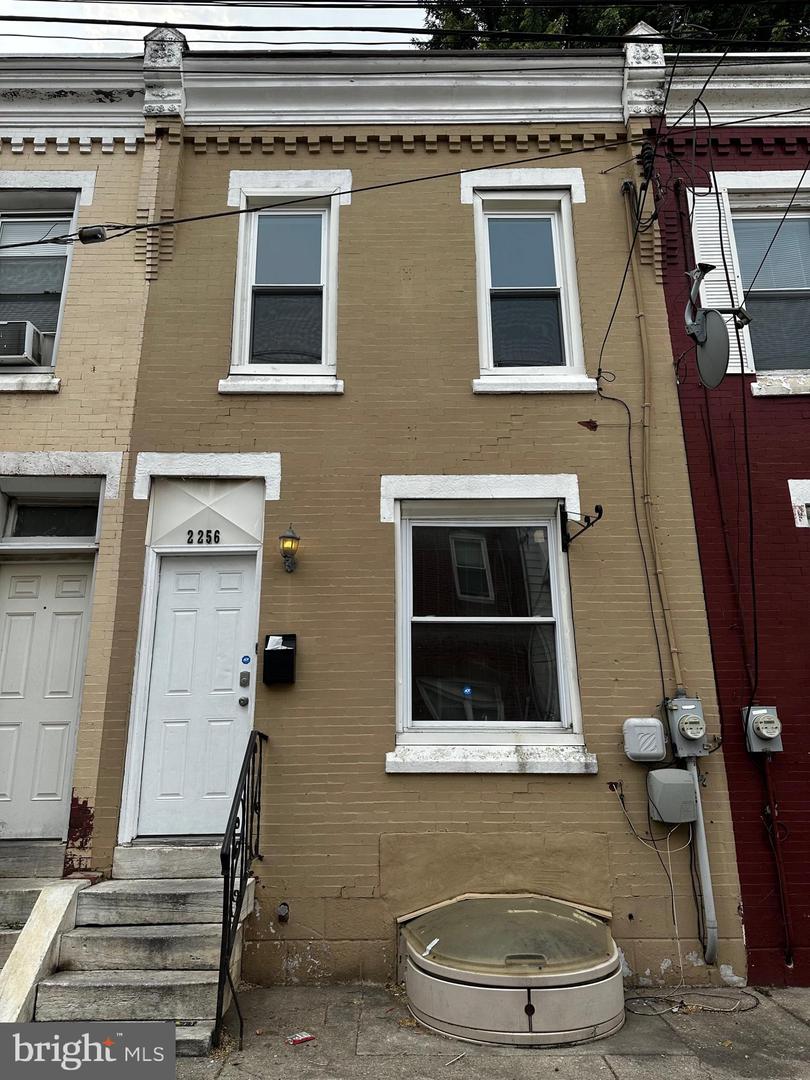 2256 N Sydenham St Property Photo 1