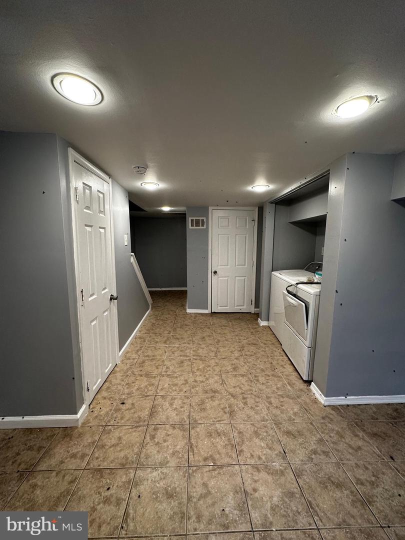2256 N Sydenham St Property Photo 14