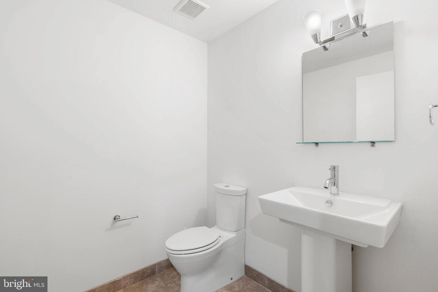 884 N Lawrence St Property Photo 19