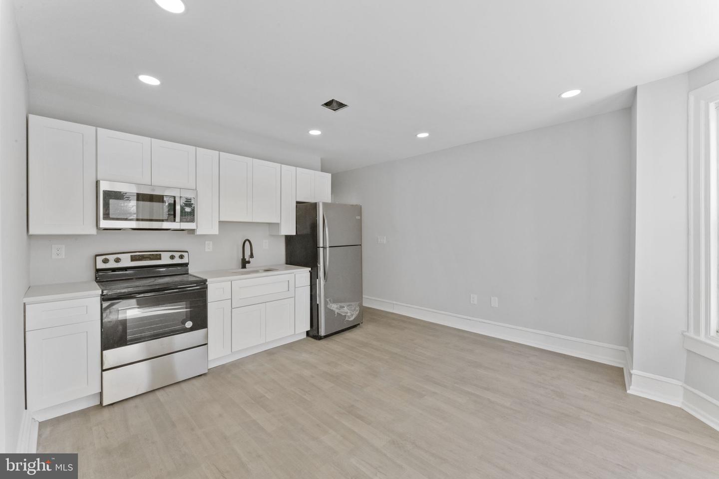 7703 Ridge Ave Property Photo 4