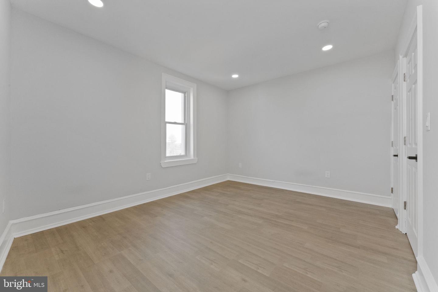 7703 Ridge Ave Property Photo 7