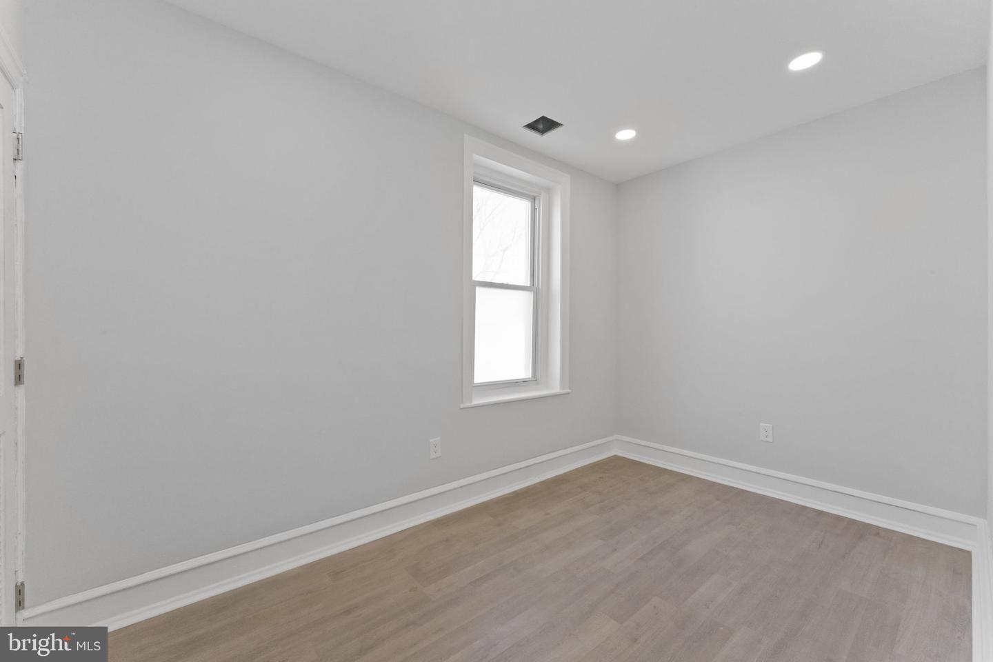 7703 Ridge Ave Property Photo 10