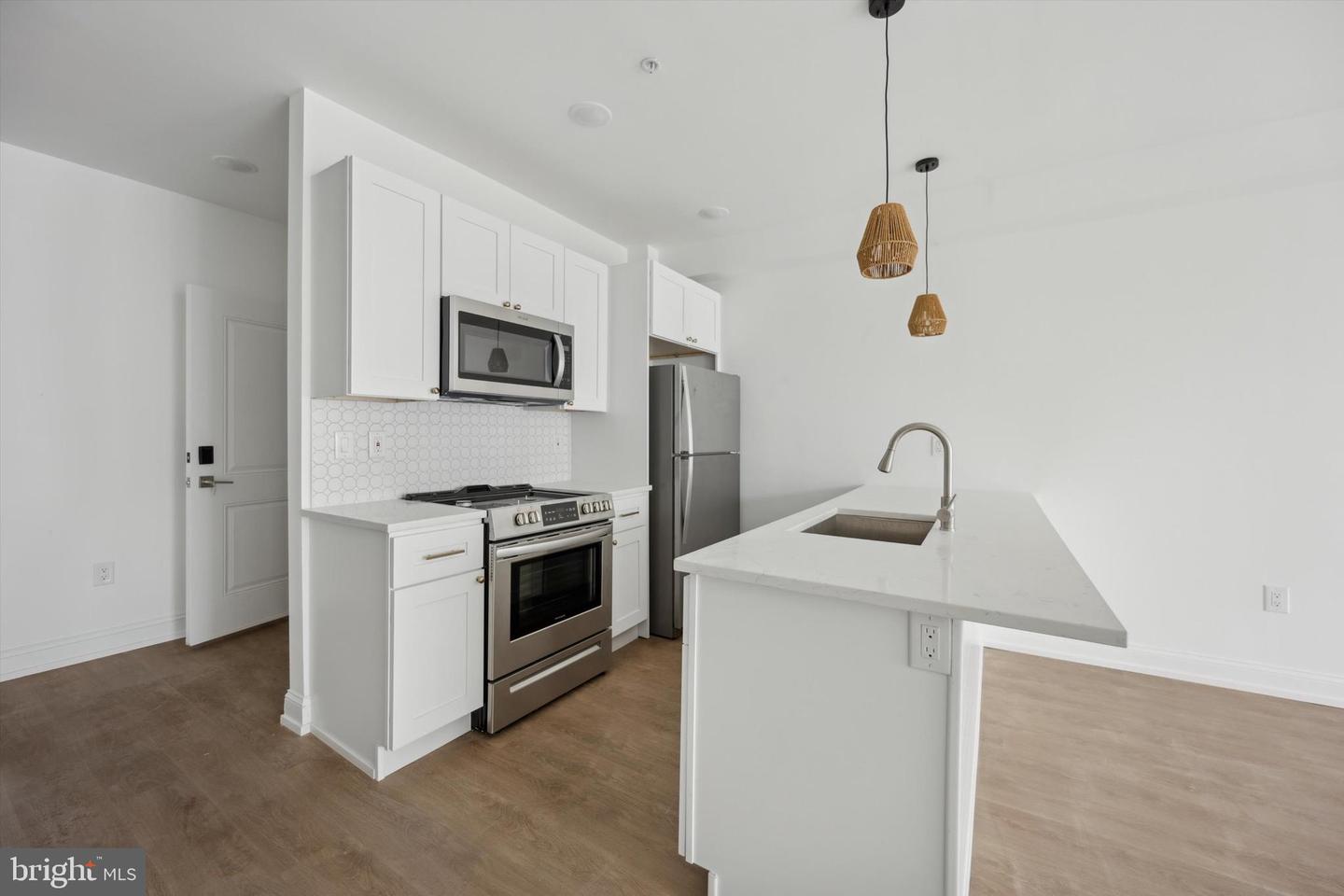 1614 RIDGE AVE #401 Property Photo 1