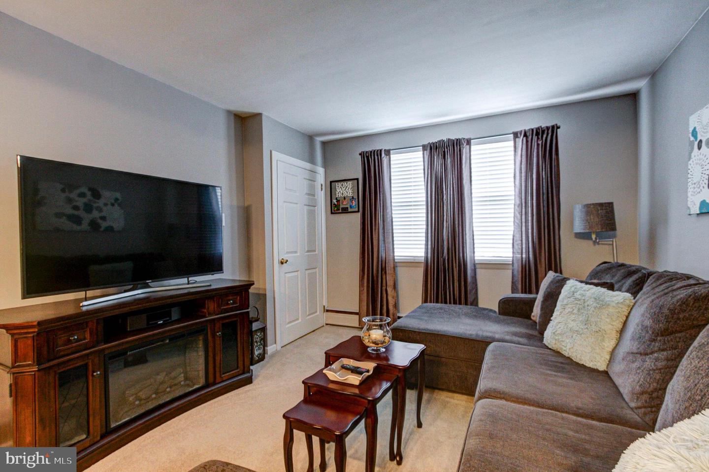 6941 Shelbourne St Property Photo 7