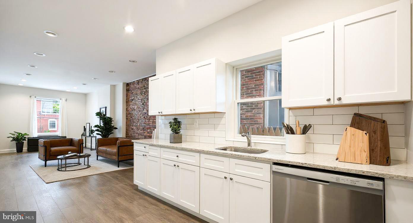 2835 W MONTGOMERY AVE Property Photo 1