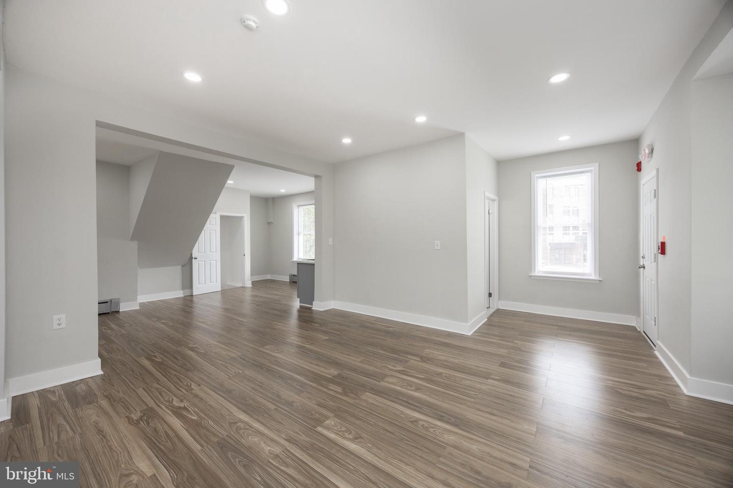 5213 N Broad St Property Photo 8
