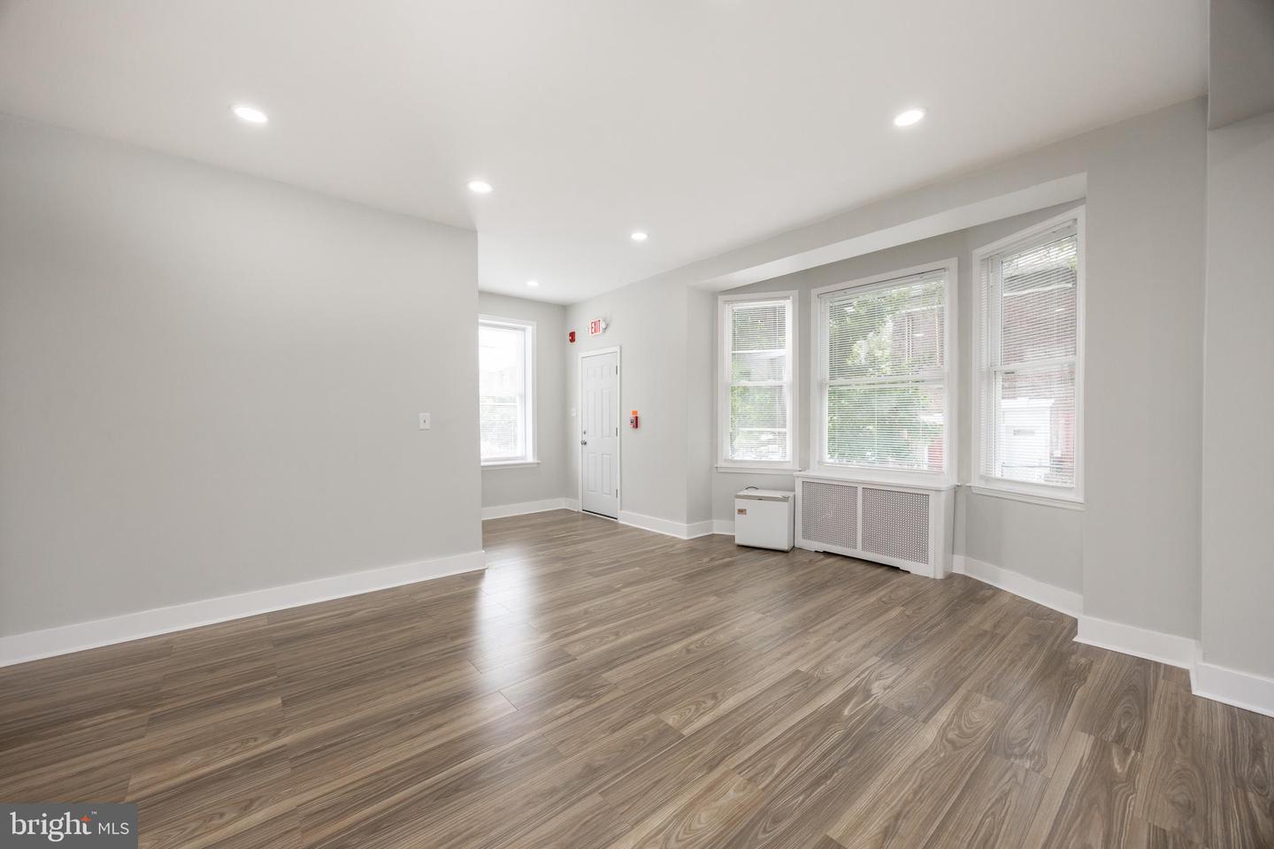 5213 N Broad St Property Photo 9
