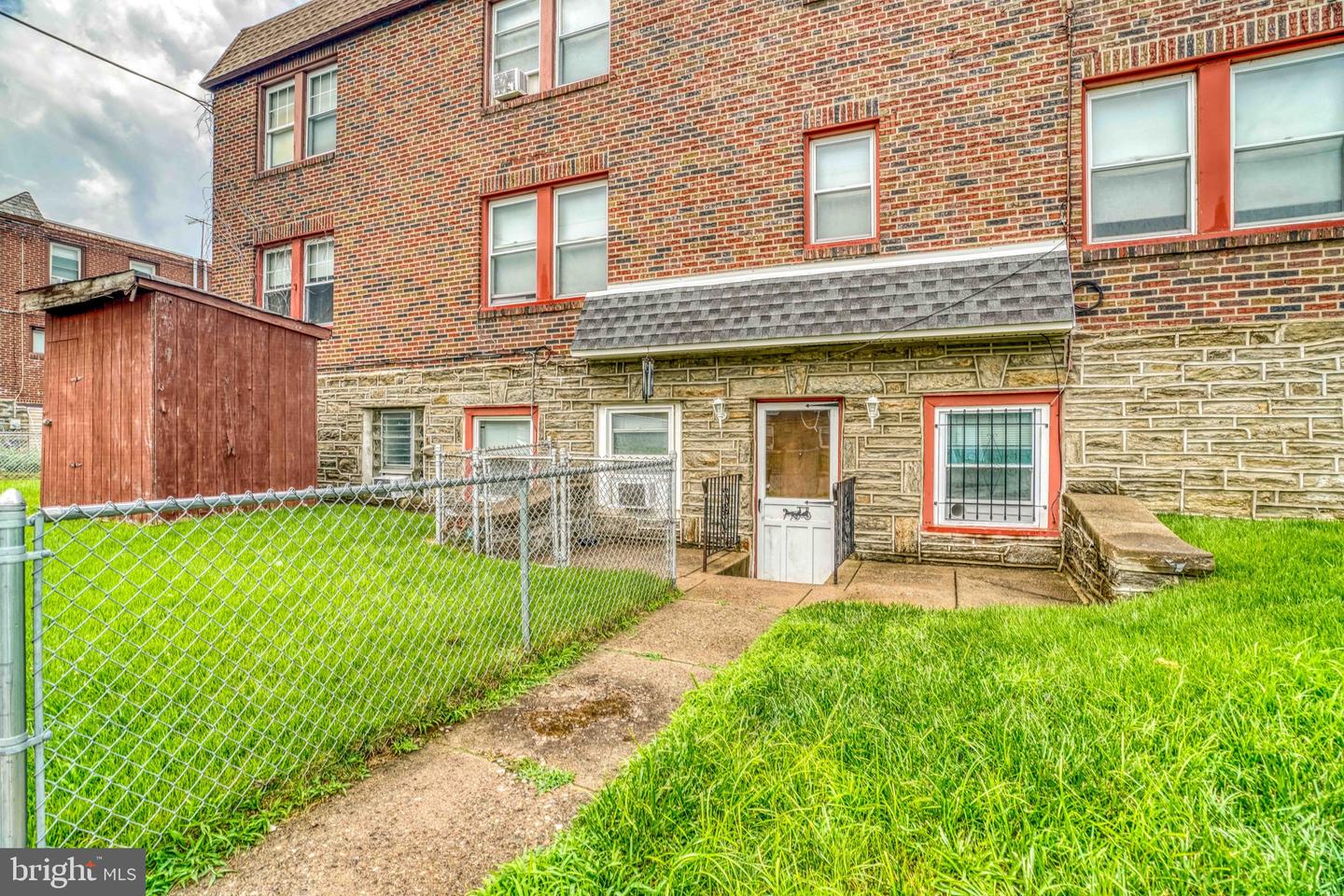 3342 Chippendale Ave Property Photo 5
