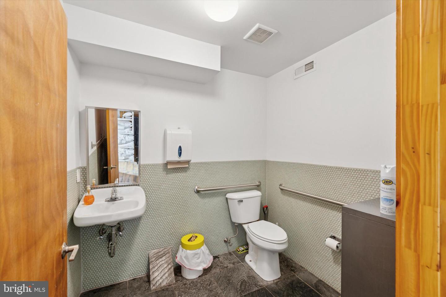 1412 S Broad St Property Photo 28
