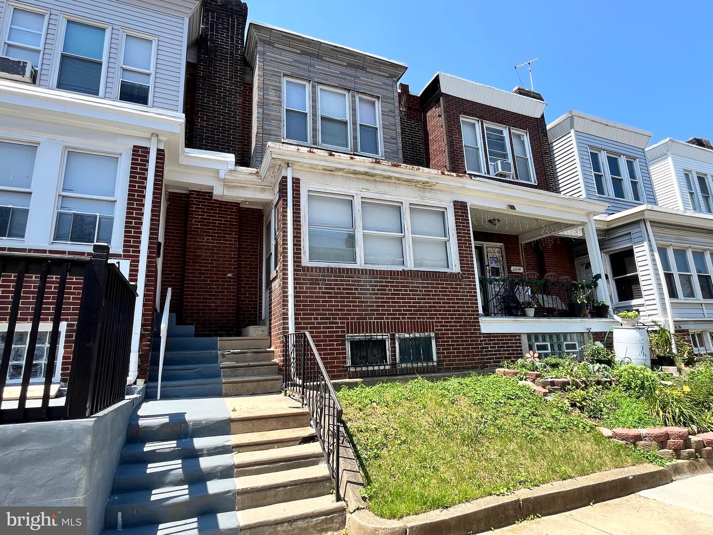 1640 S Lindenwood St Property Photo