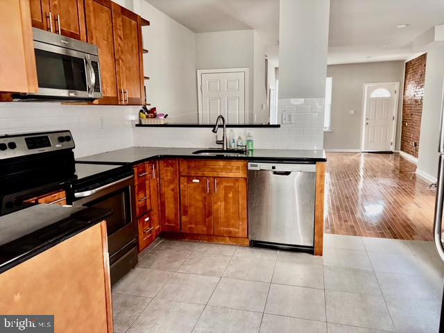 5118 Delancey St Property Photo 1