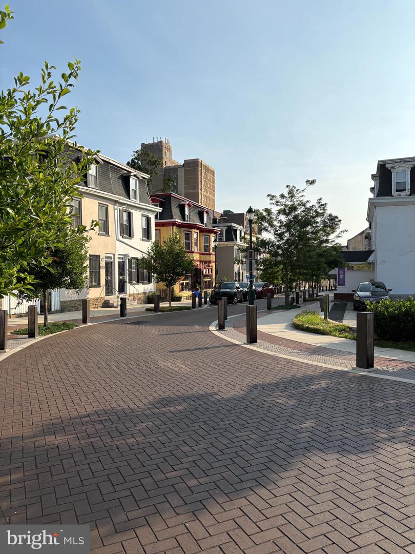 41 W Maplewood Mall Property Photo 4