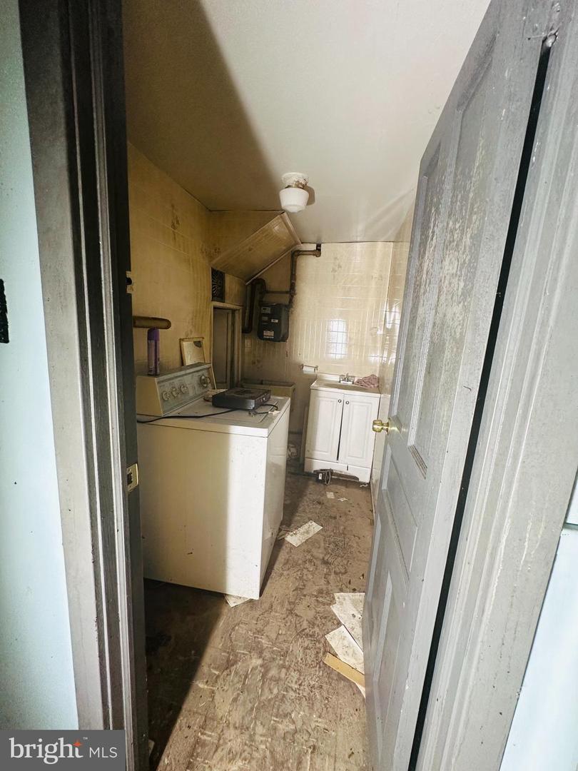 1644 Bridge St Property Photo 2