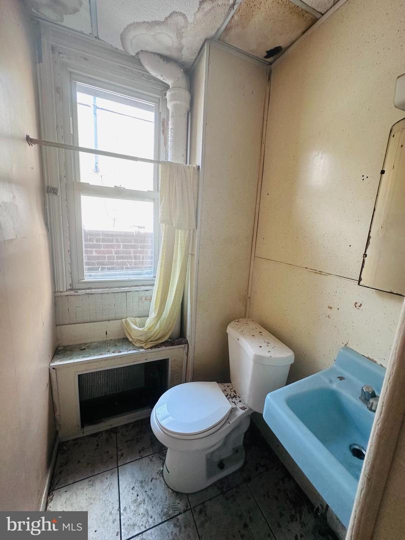 1644 Bridge St Property Photo 10