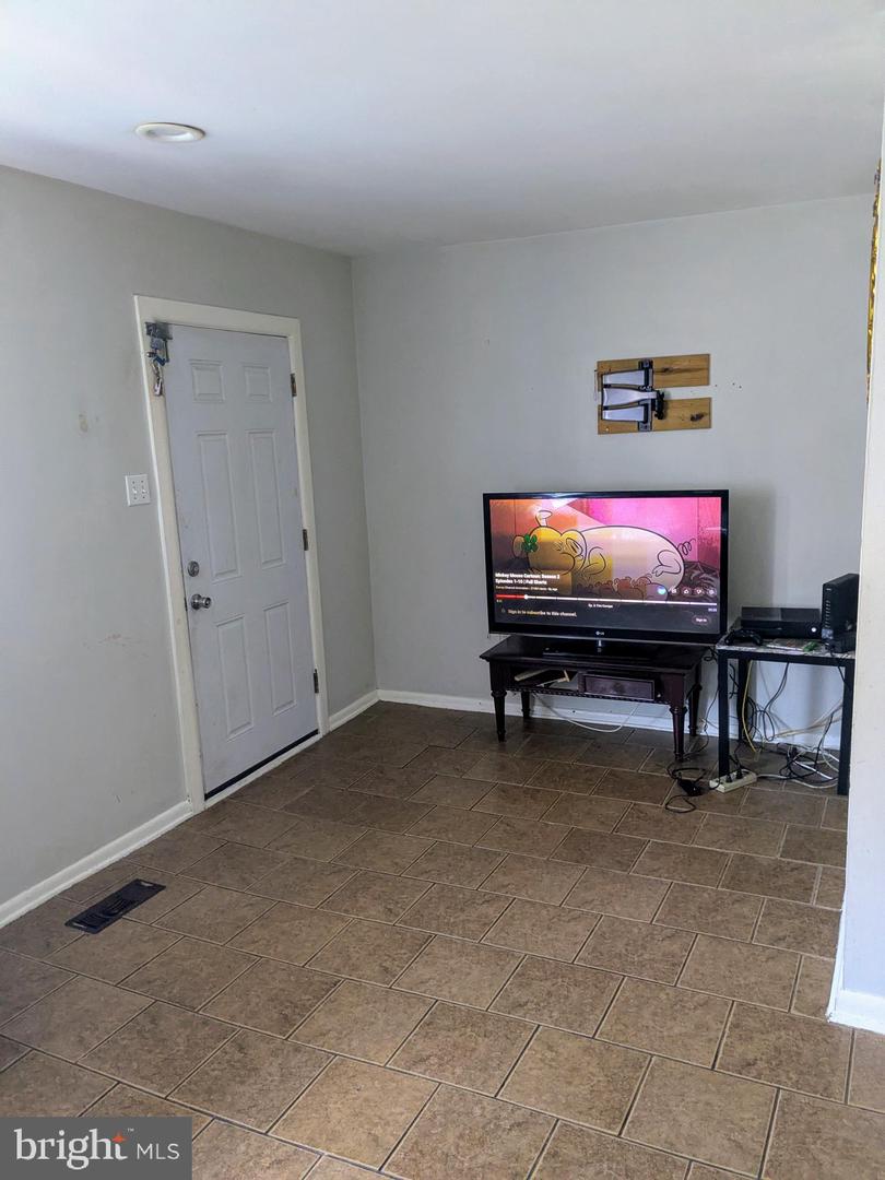 7735 Langdon St Property Photo 17