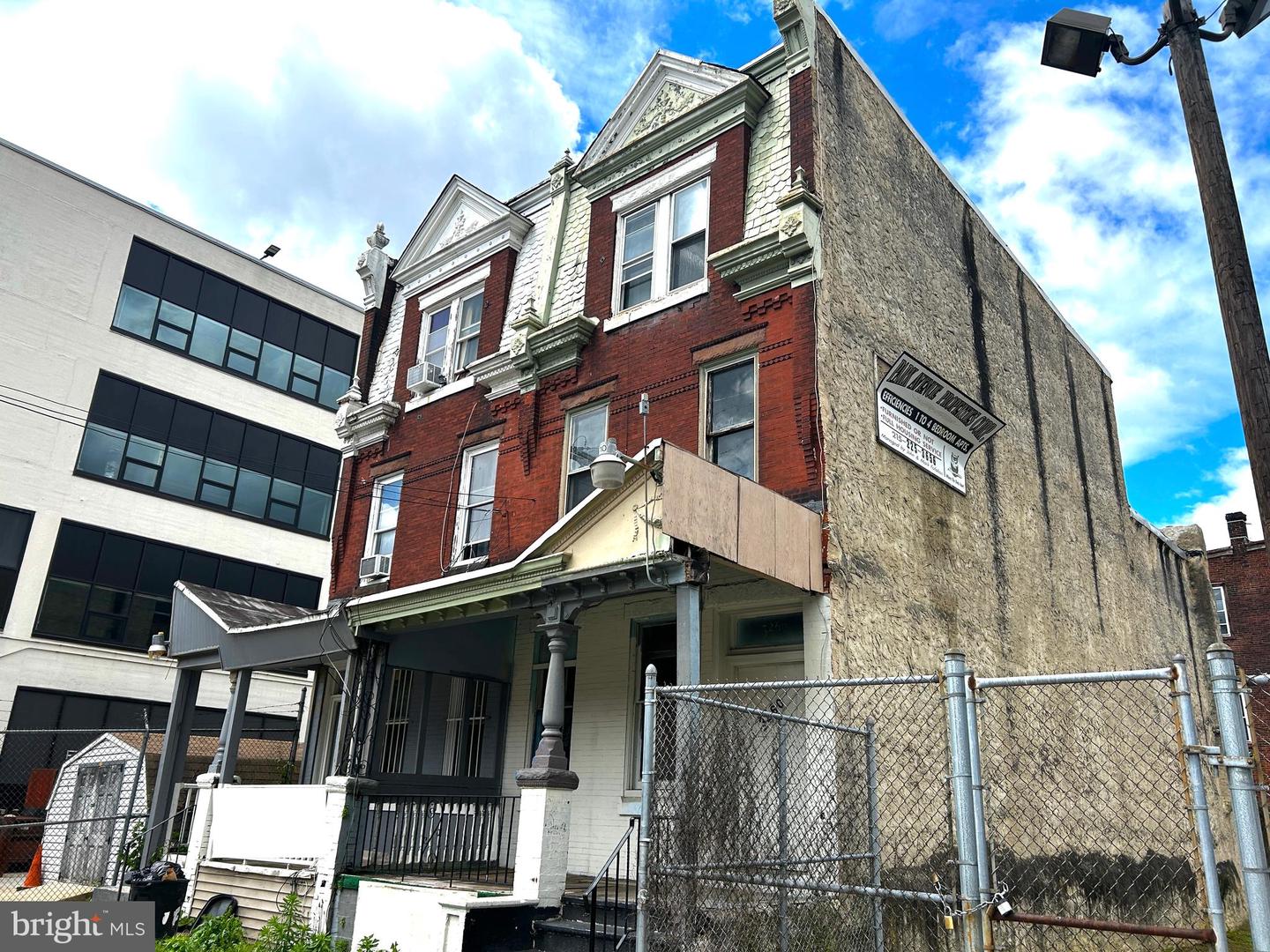 3258 N PARK AVE Property Photo 1