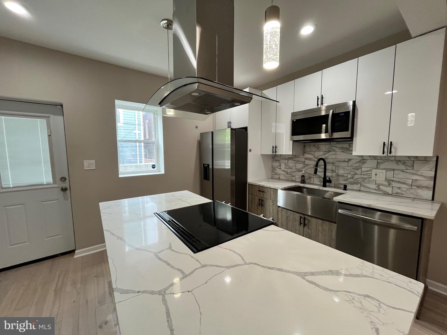 1416 N Dover St Property Photo 1