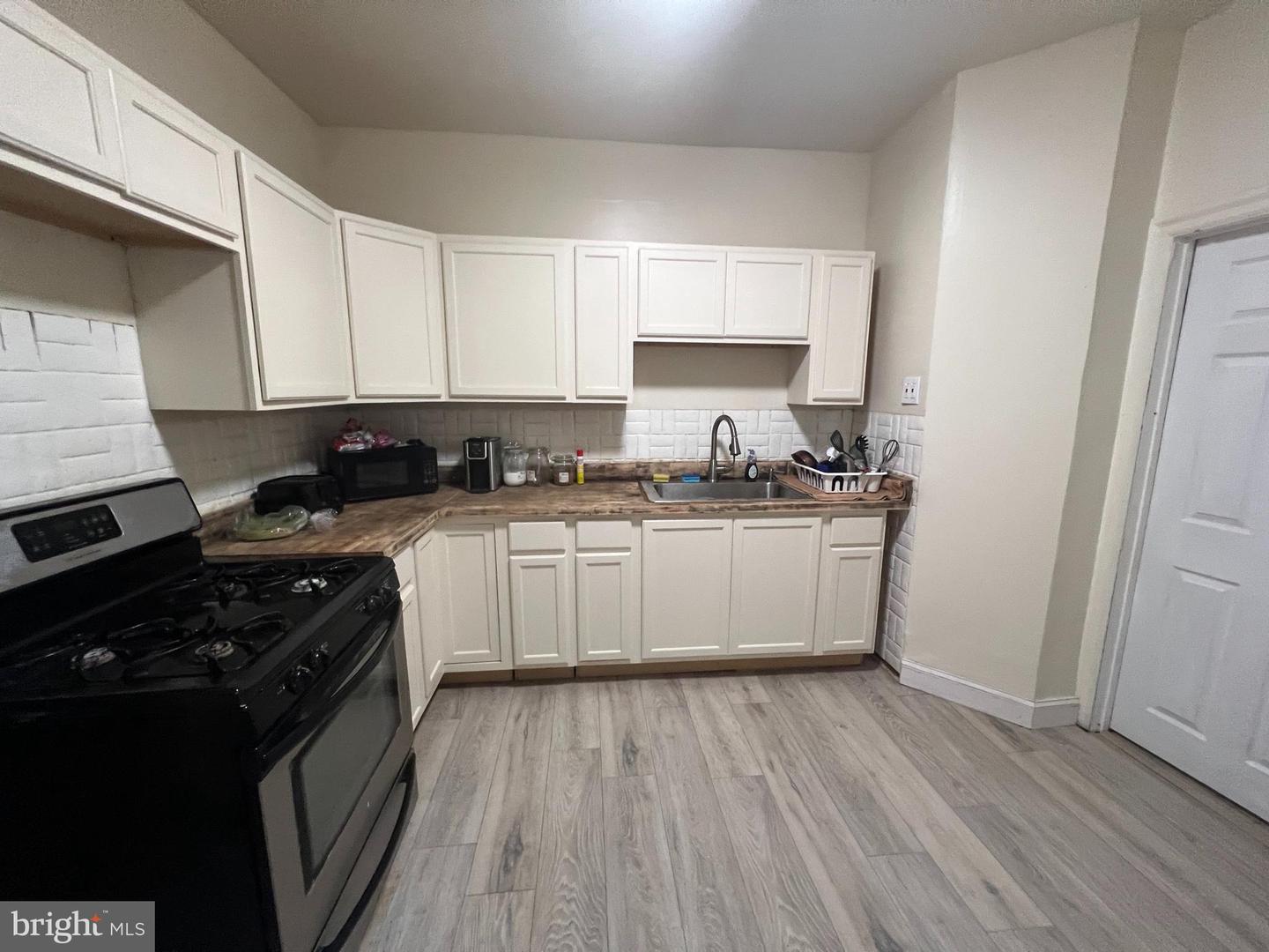5118 Saul St Property Photo 4