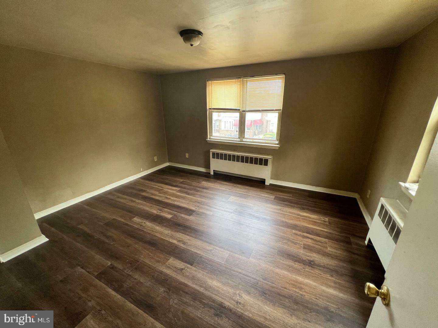 344 Van Kirk St Property Photo 6