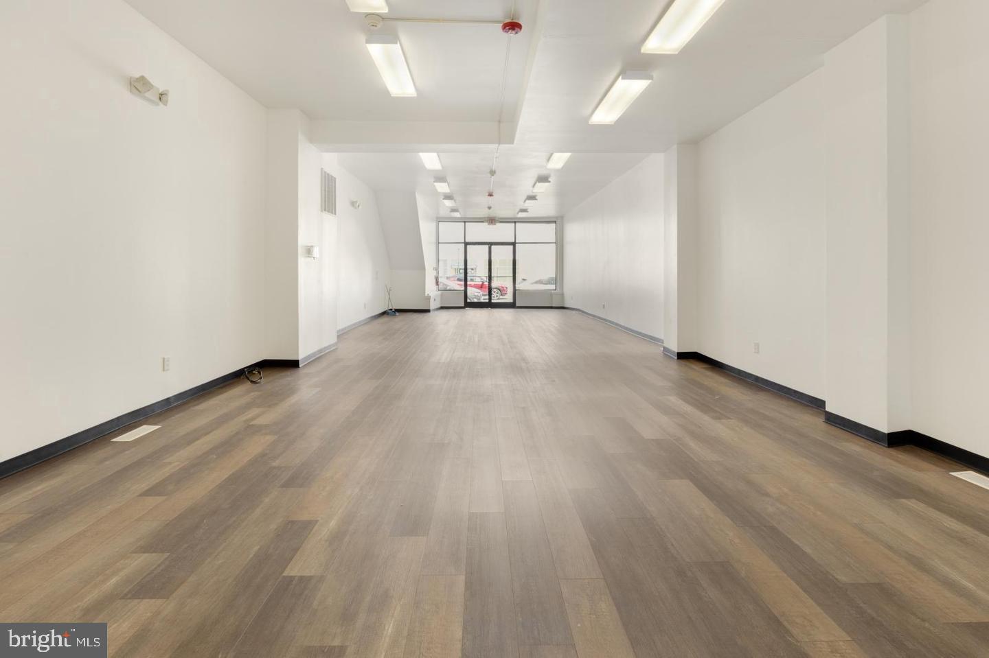4014 Market St Property Photo 4