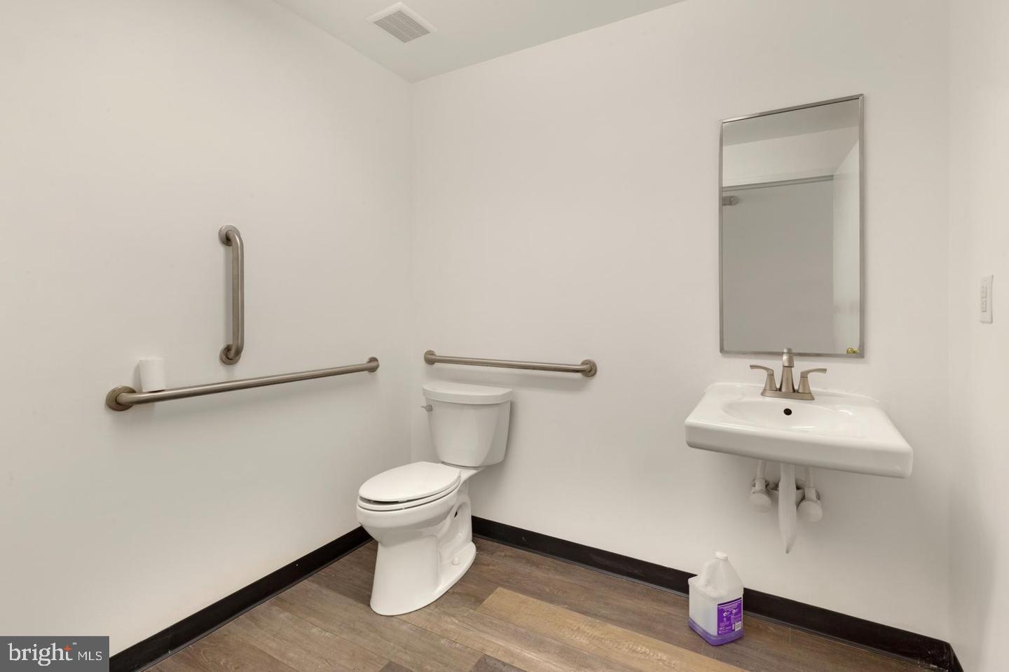 4014 Market St Property Photo 9
