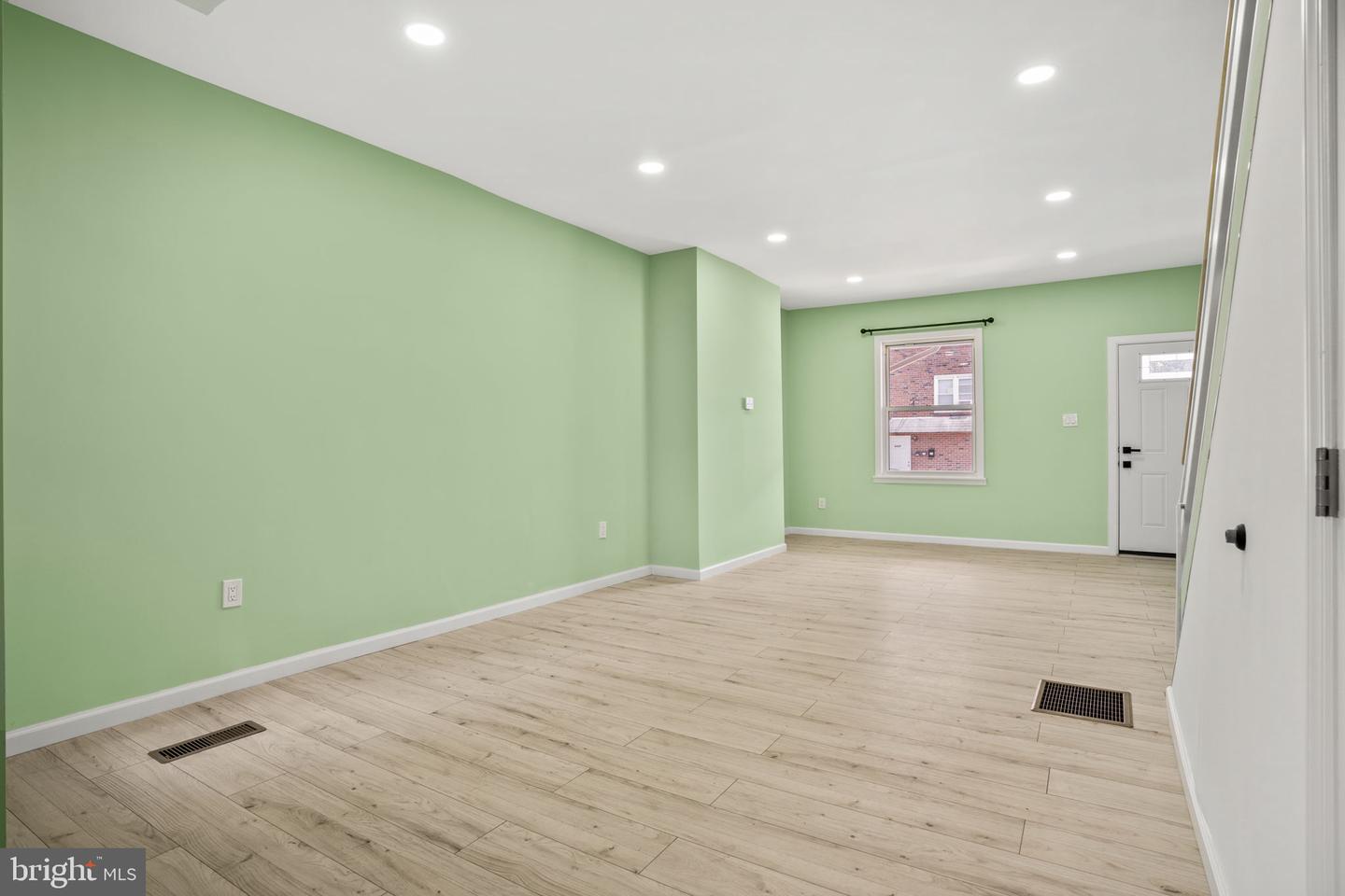 6640 Glenloch St Property Photo 7