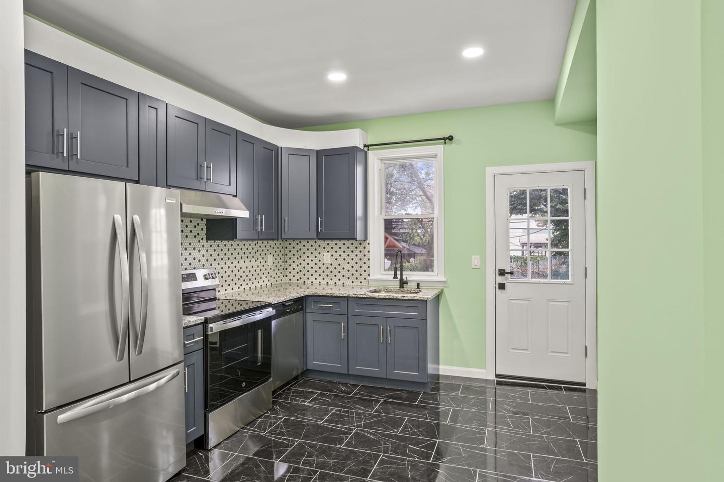 6640 Glenloch St Property Photo 10