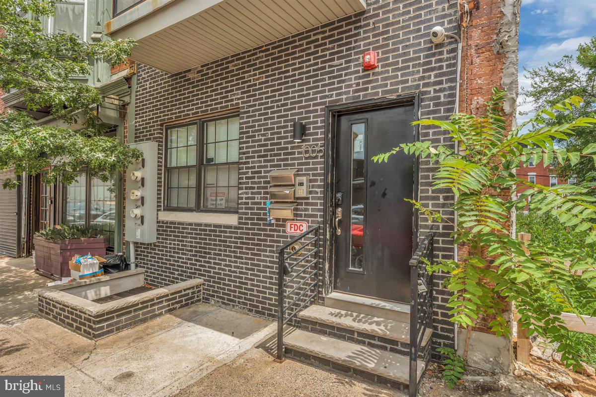 1005 N Marshall St Property Photo 4