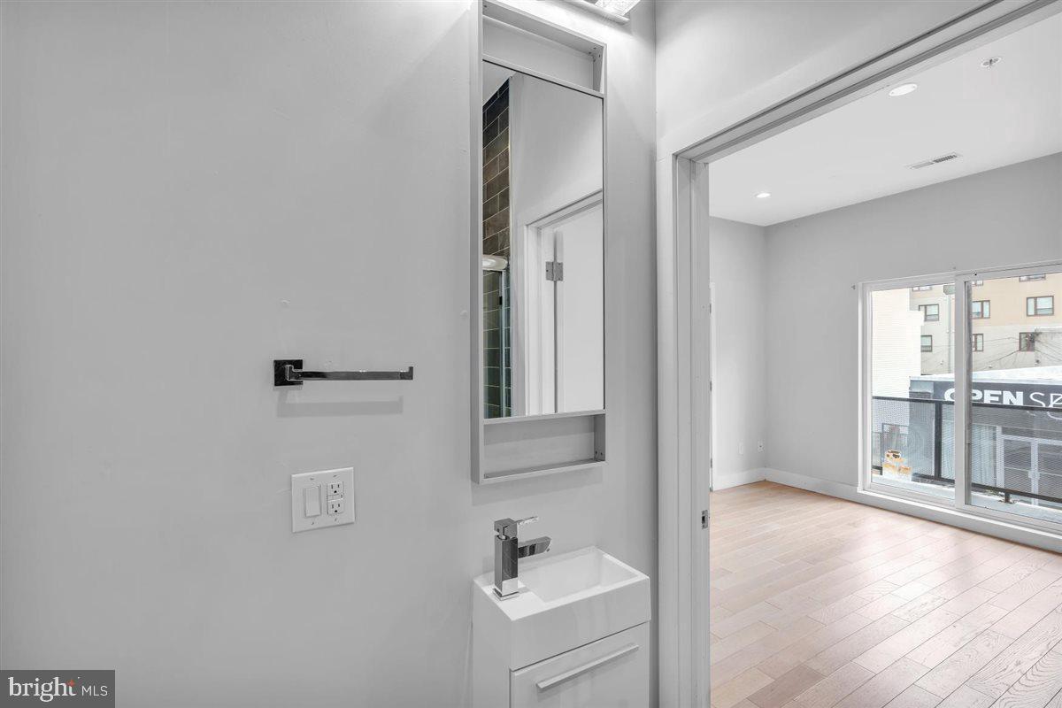 1005 N Marshall St Property Photo 32