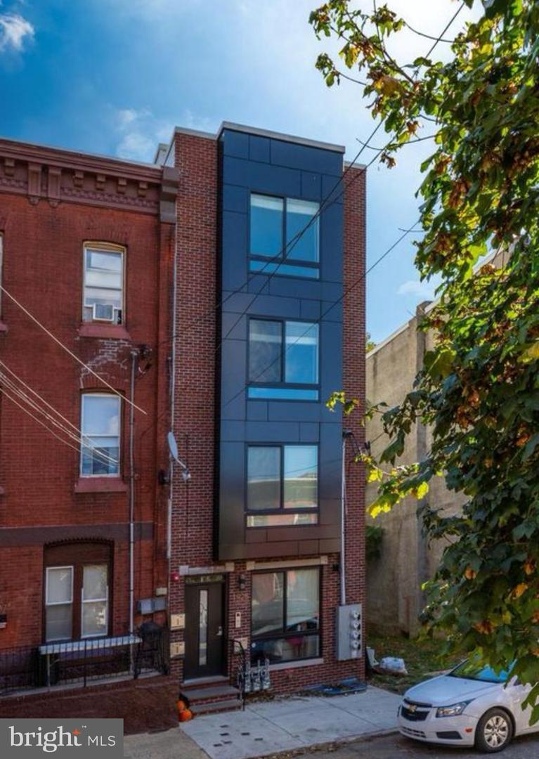 1925 N MARSHALL ST #2 Property Photo 1
