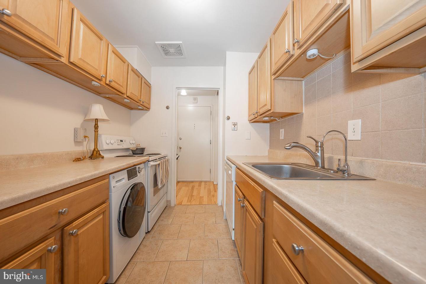 1919 Chestnut St #2903 Property Photo 7