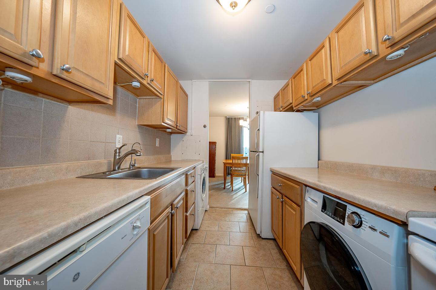 1919 Chestnut St #2903 Property Photo 8