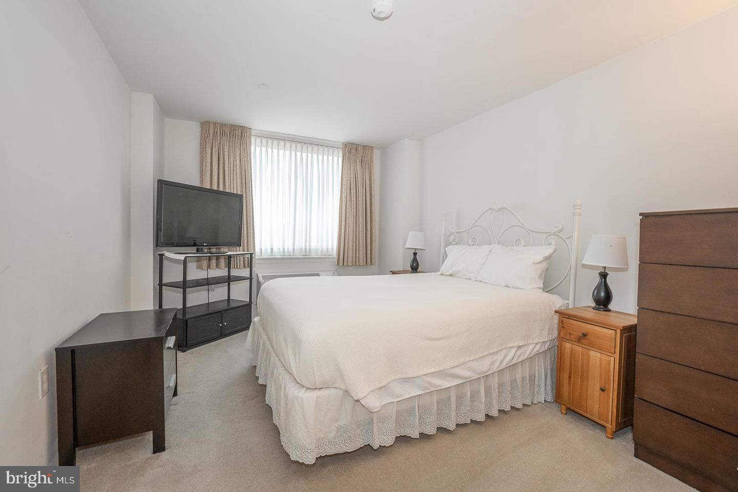1919 Chestnut St #2903 Property Photo 11