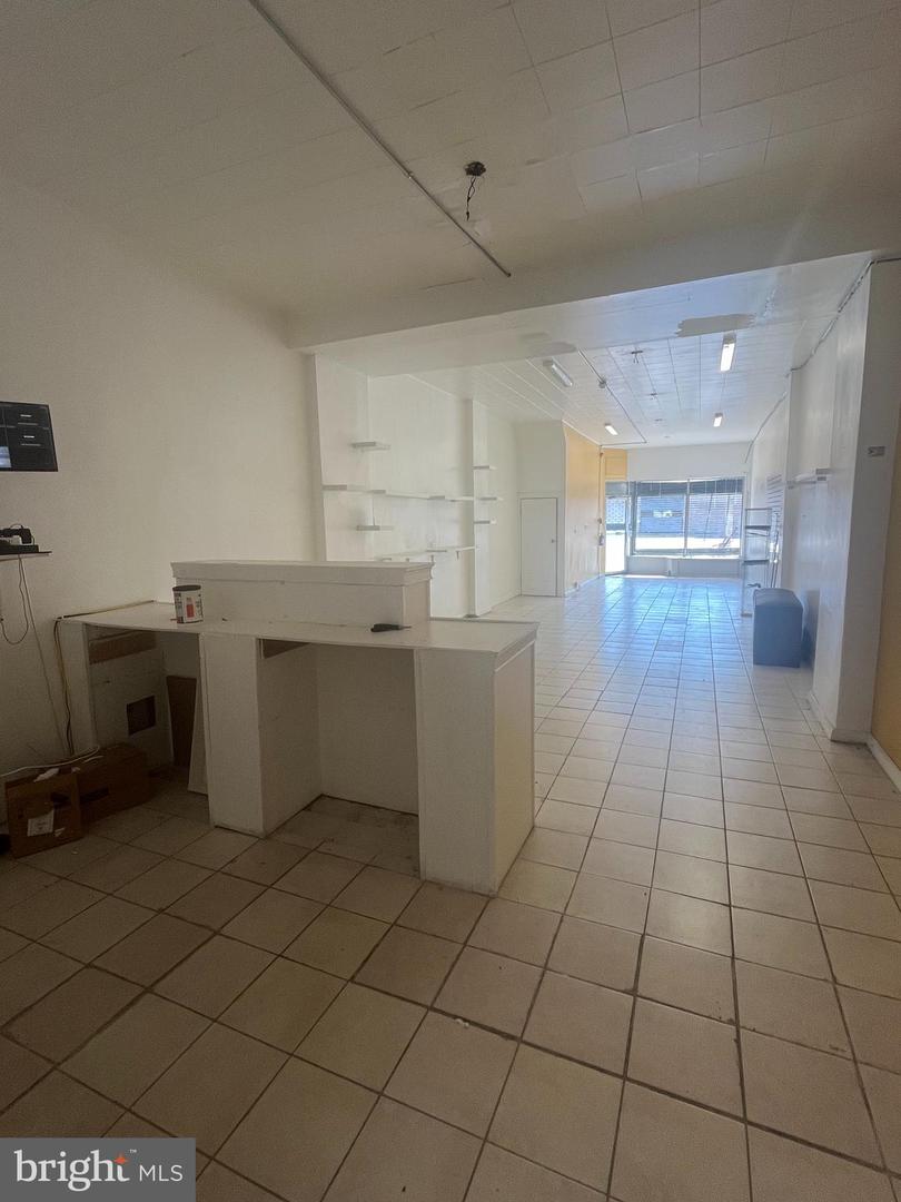 4808 N Broad St Property Photo 4