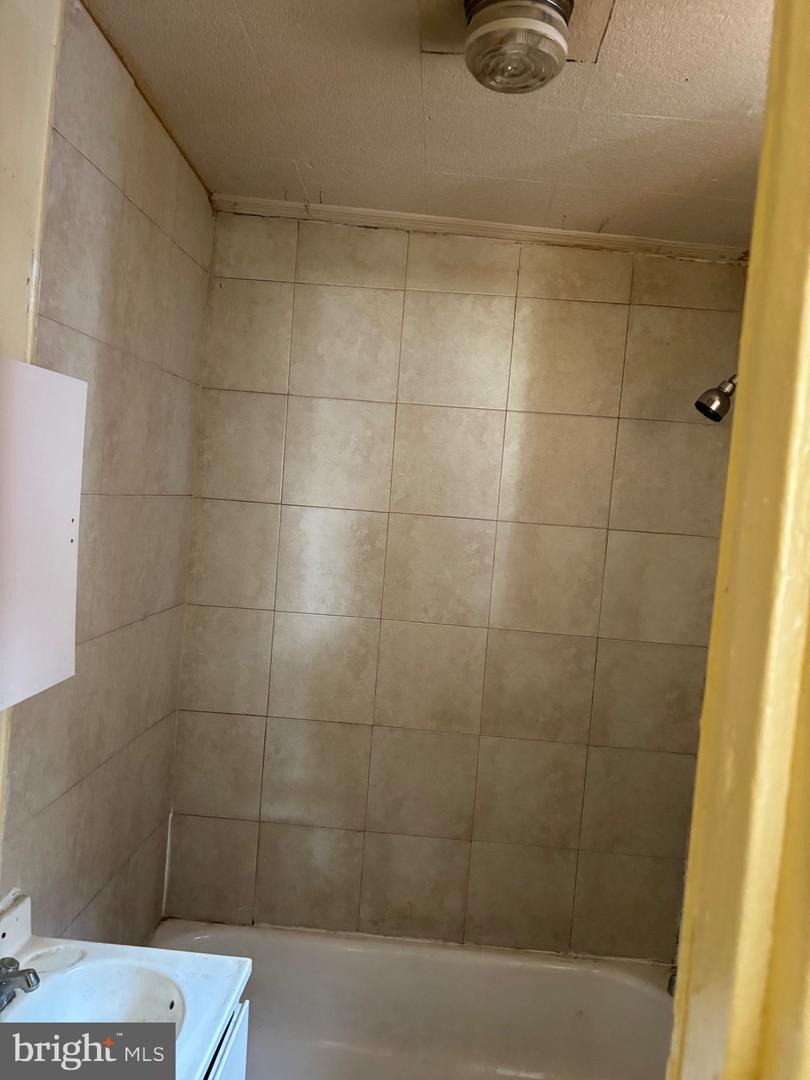 2507 N Mutter St Property Photo 16